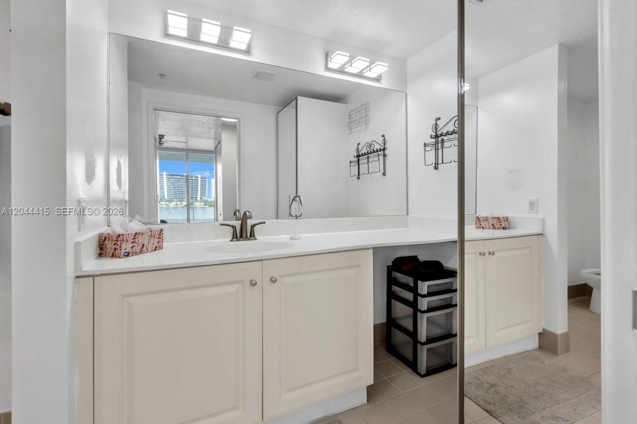18100 N Bay Rd , Unit 304, Sunny Isles Beach, FL 33160 Photo