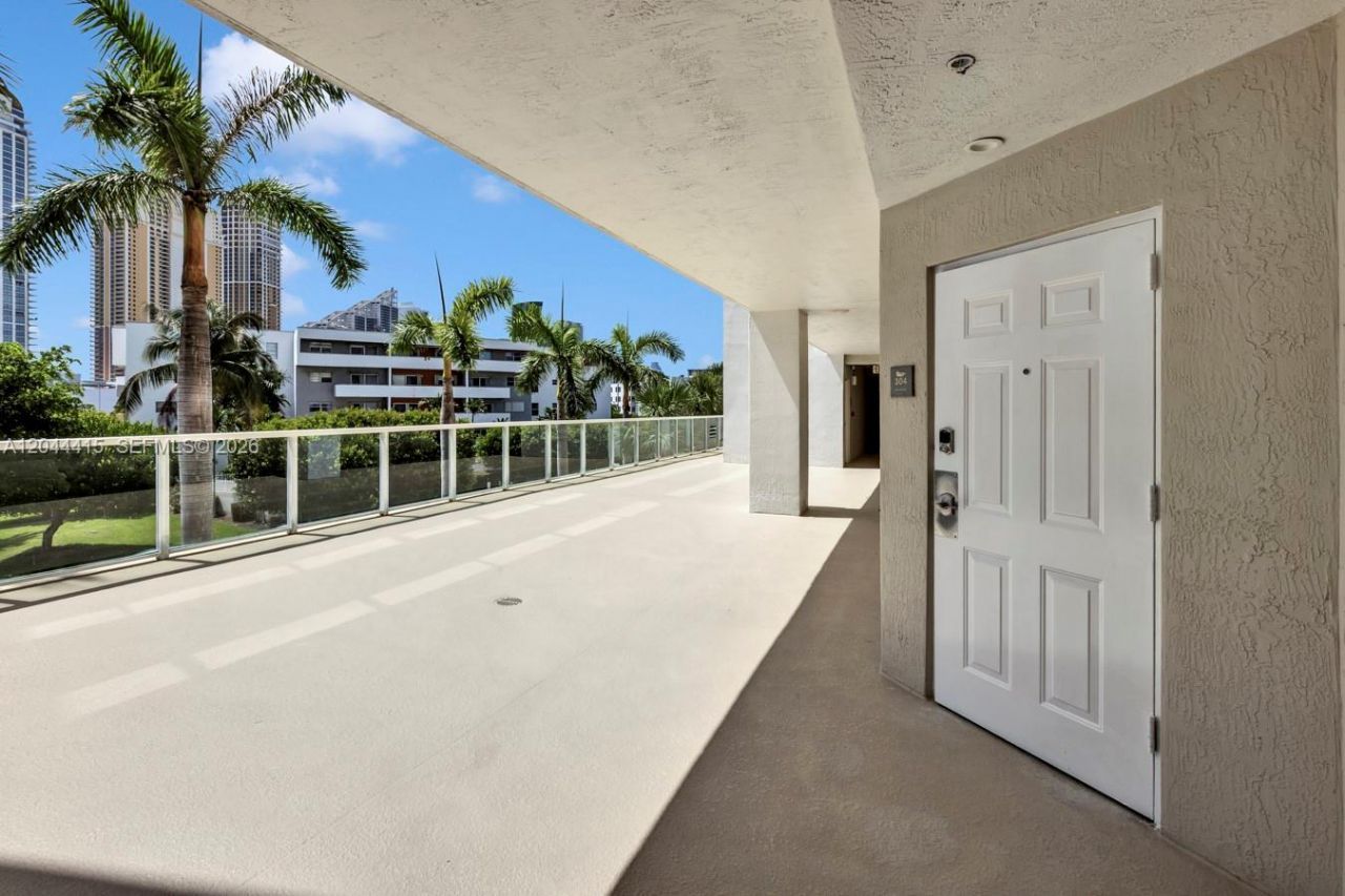 18100 N Bay Rd , Unit 304, Sunny Isles Beach, FL 33160 Photo