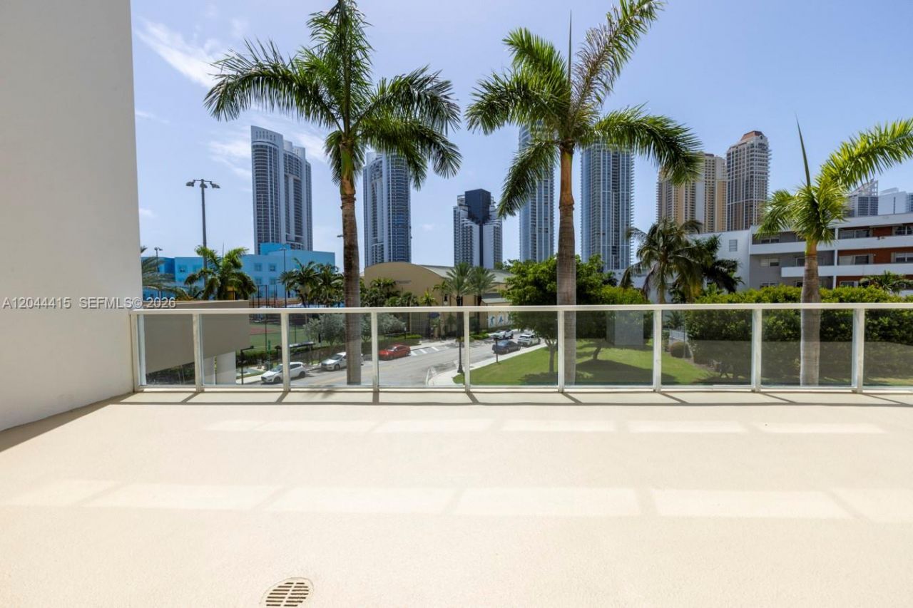 18100 N Bay Rd , Unit 304, Sunny Isles Beach, FL 33160 Photo