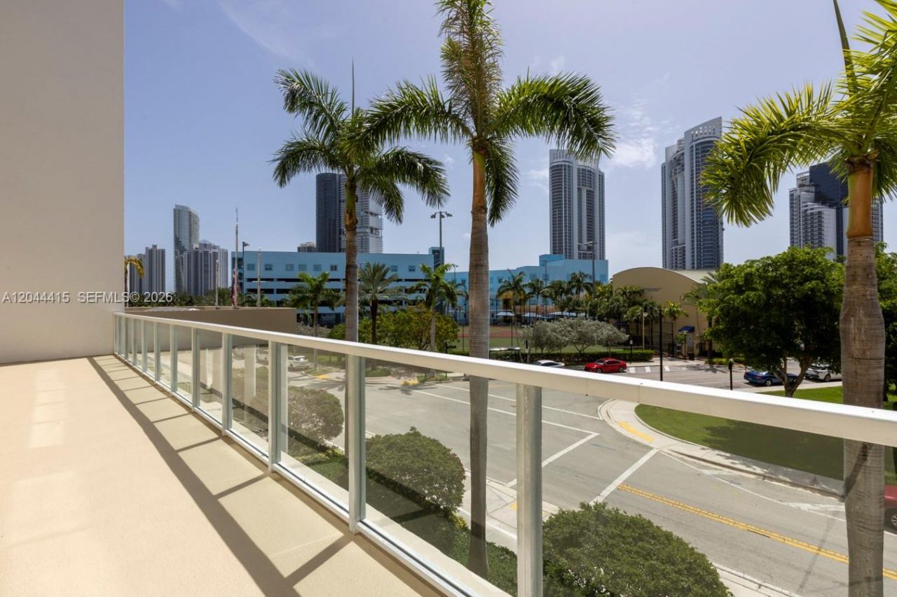 18100 N Bay Rd , Unit 304, Sunny Isles Beach, FL 33160 Photo