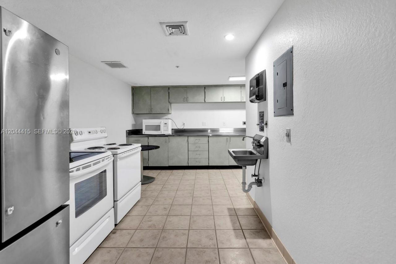 18100 N Bay Rd , Unit 304, Sunny Isles Beach, FL 33160 Photo