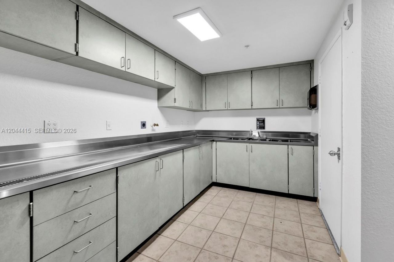 18100 N Bay Rd , Unit 304, Sunny Isles Beach, FL 33160 Photo