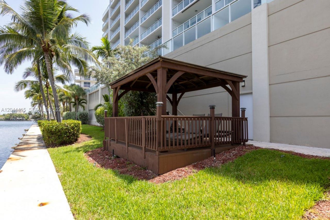 18100 N Bay Rd , Unit 304, Sunny Isles Beach, FL 33160 Photo