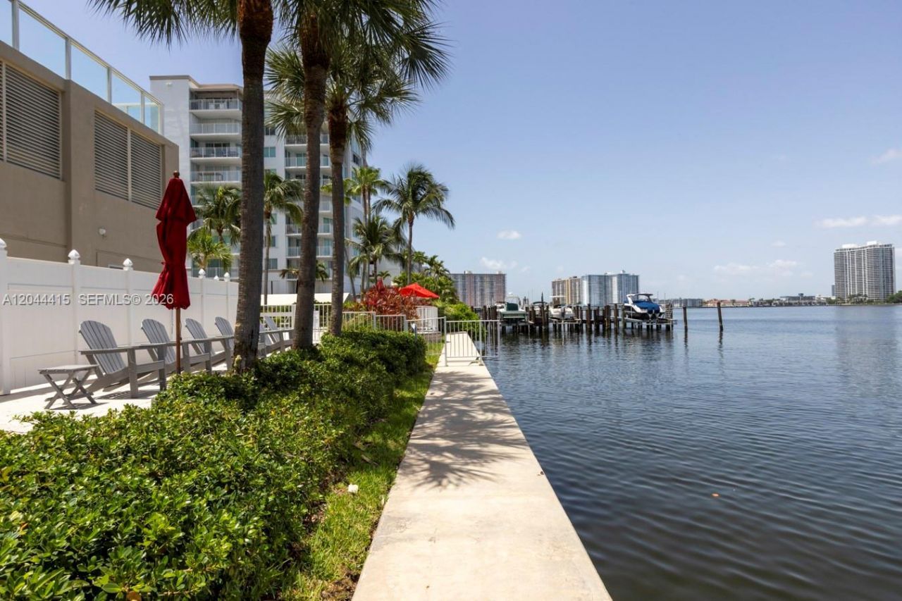 18100 N Bay Rd , Unit 304, Sunny Isles Beach, FL 33160 Photo