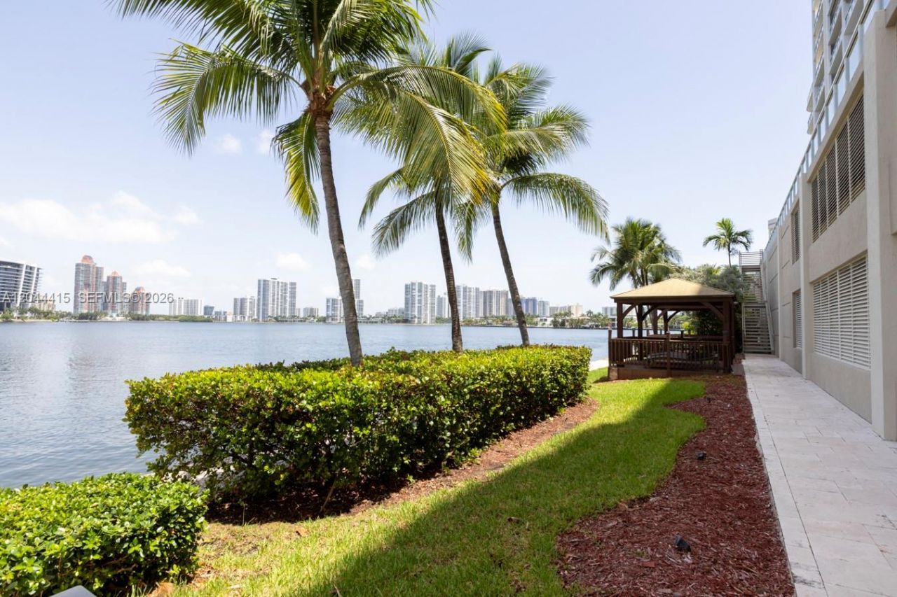 18100 N Bay Rd , Unit 304, Sunny Isles Beach, FL 33160 Photo