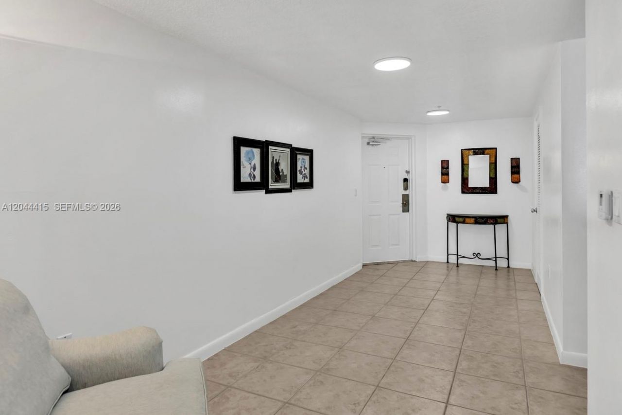 18100 N Bay Rd , Unit 304, Sunny Isles Beach, FL 33160 Photo