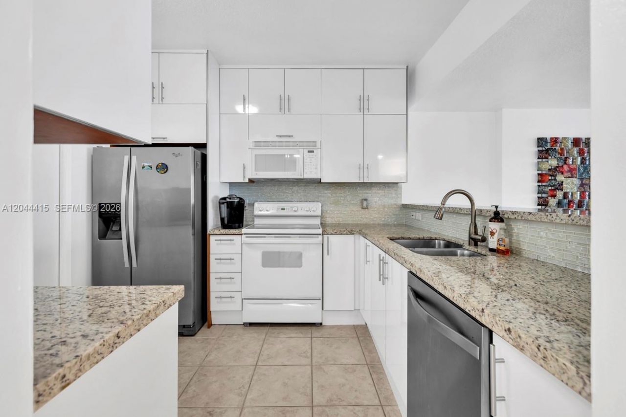 18100 N Bay Rd , Unit 304, Sunny Isles Beach, FL 33160 Photo