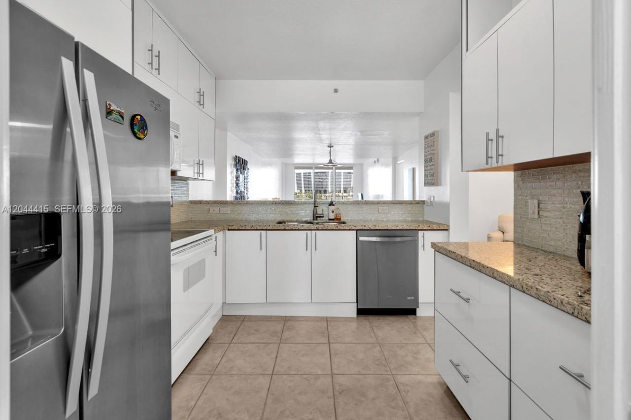 18100 N Bay Rd , Unit 304, Sunny Isles Beach, FL 33160 Photo