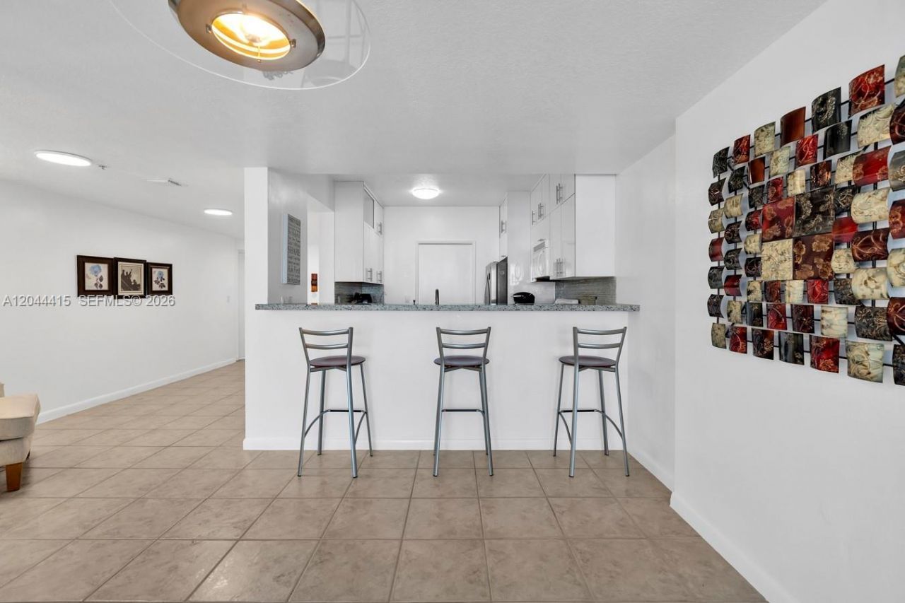 18100 N Bay Rd , Unit 304, Sunny Isles Beach, FL 33160 Photo