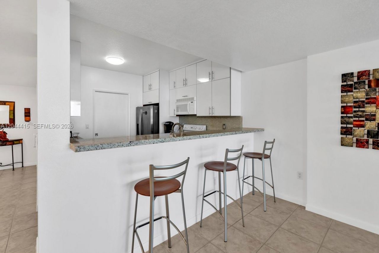 18100 N Bay Rd , Unit 304, Sunny Isles Beach, FL 33160 Photo