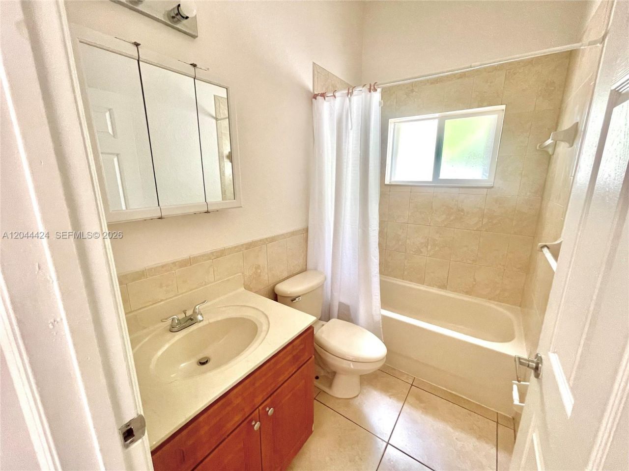 2487 W 5th Ct , Unit Front, Hialeah, FL 33010 Photo