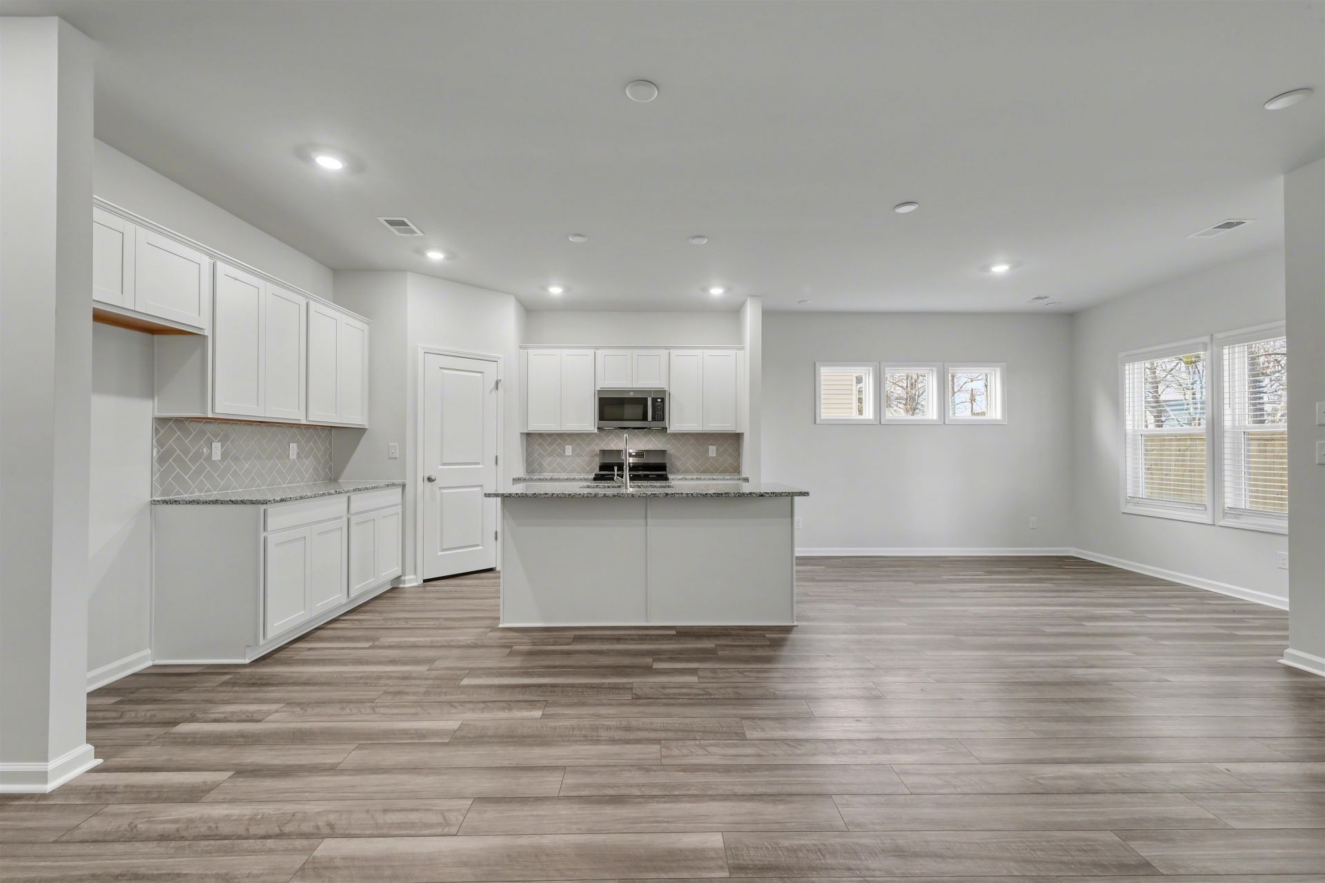 820 Wild Indigo Dr Photo 9