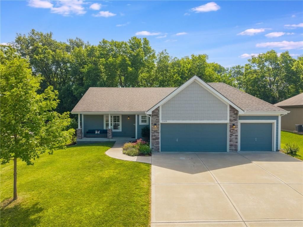 1309 Regency Drive, Kearney, MO 64060 Main Photo
