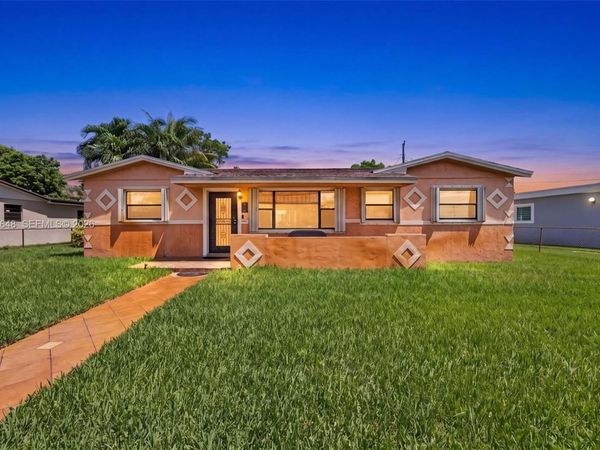 2915 NW 206th St , Miami Gardens, FL 33056