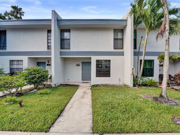 9220 NW 14th St , Unit 272, Pembroke Pines, FL 33024