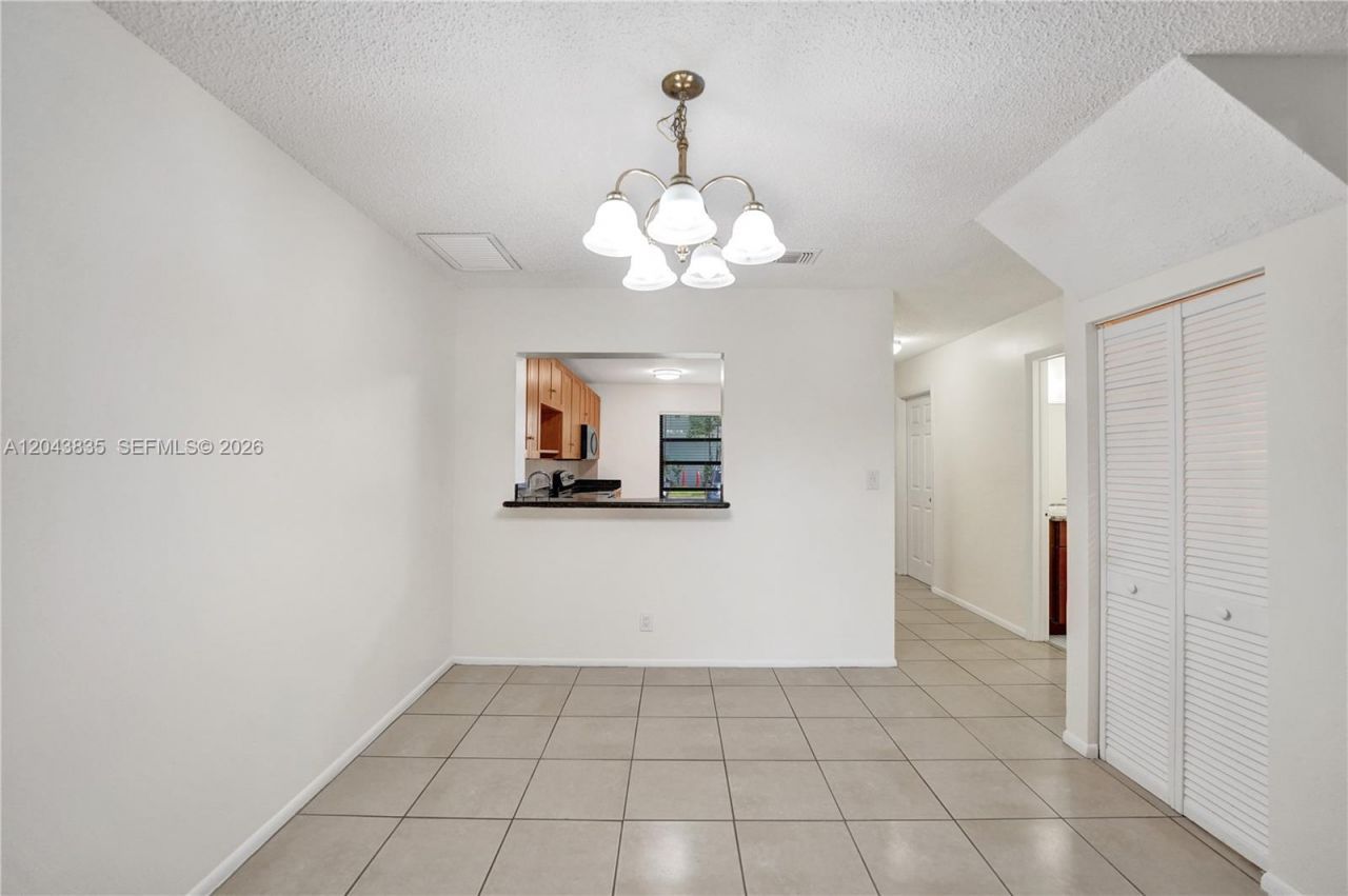 9220 NW 14th St , Unit 272, Pembroke Pines, FL 33024 Photo
