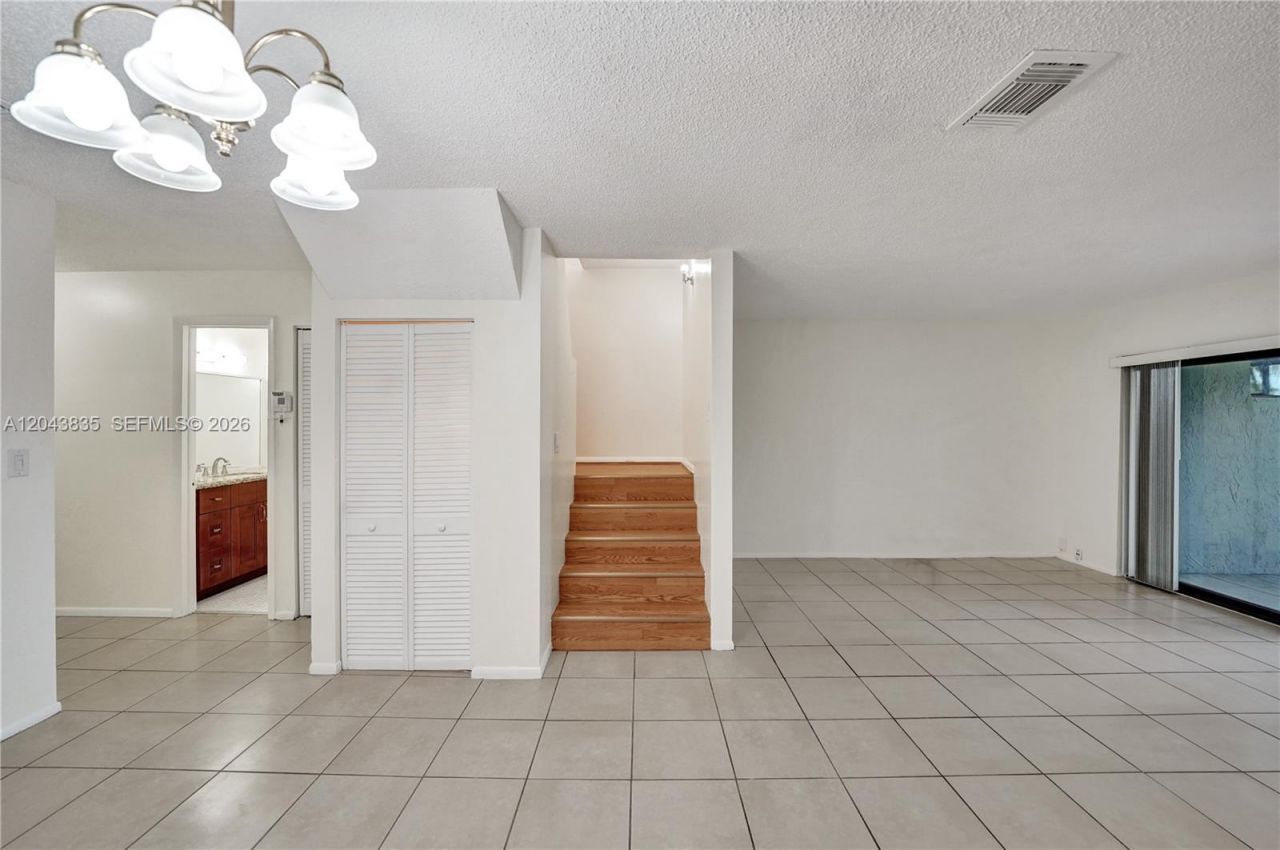 9220 NW 14th St , Unit 272, Pembroke Pines, FL 33024 Photo