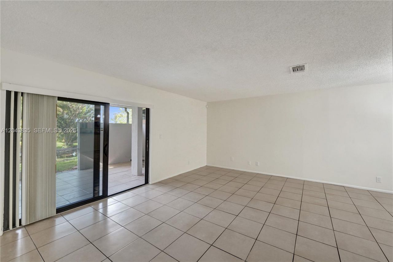 9220 NW 14th St , Unit 272, Pembroke Pines, FL 33024 Photo