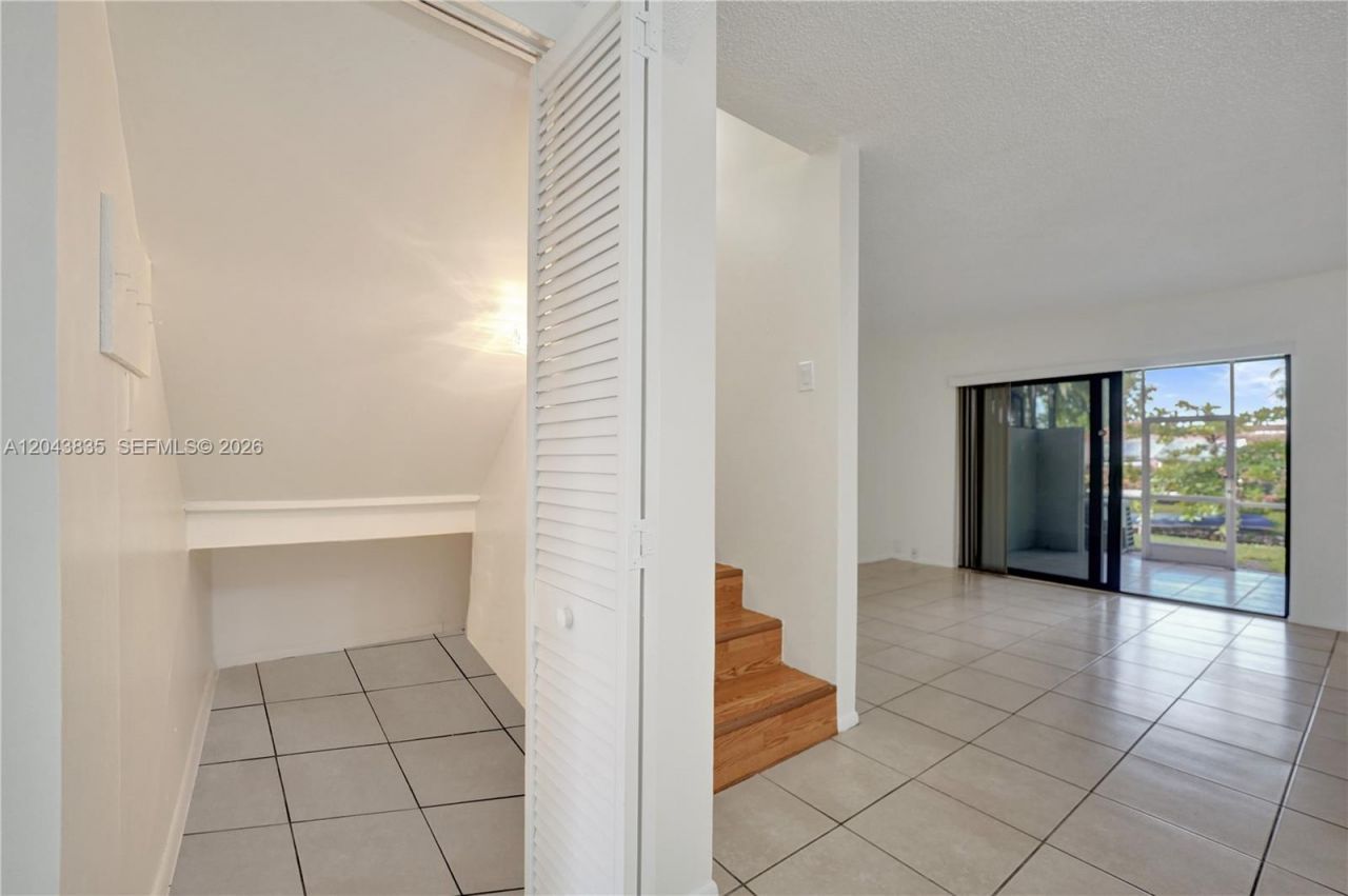 9220 NW 14th St , Unit 272, Pembroke Pines, FL 33024 Photo