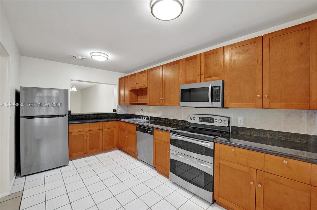 9220 NW 14th St , Unit 272, Pembroke Pines, FL 33024 Photo