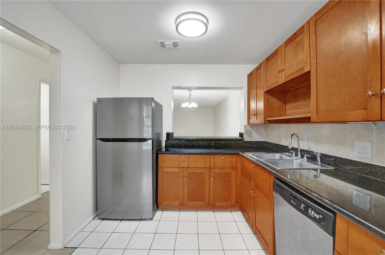 9220 NW 14th St , Unit 272, Pembroke Pines, FL 33024 Photo