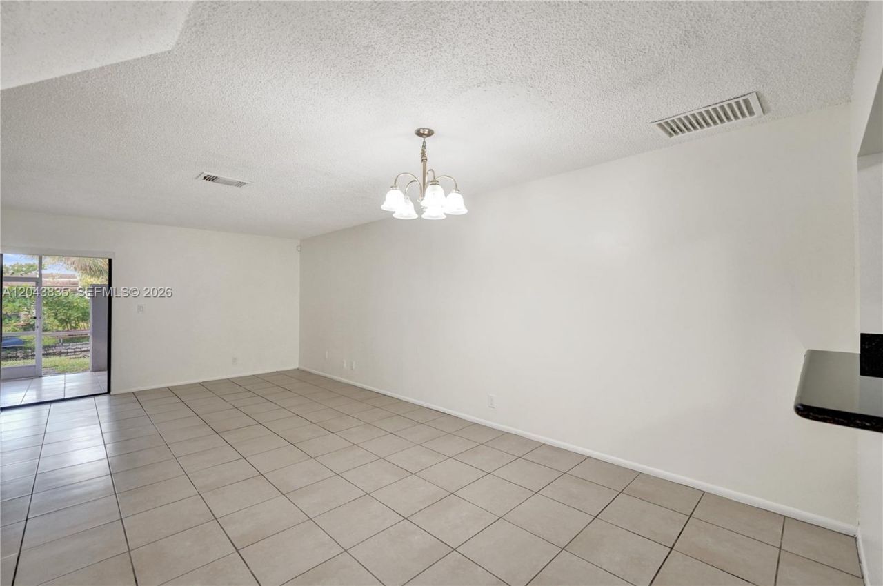9220 NW 14th St , Unit 272, Pembroke Pines, FL 33024 Photo