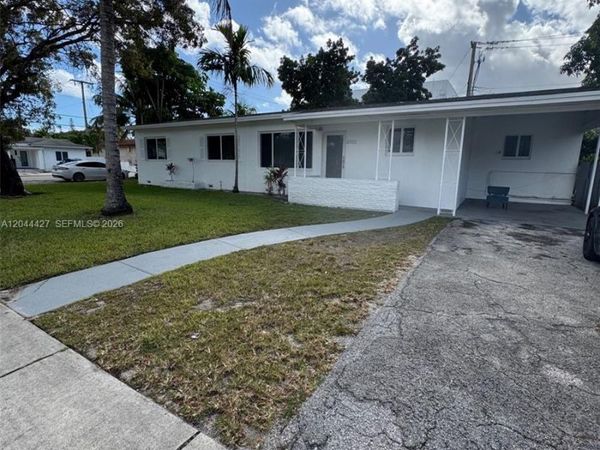 4700 SW 7th St , Miami, FL 33134