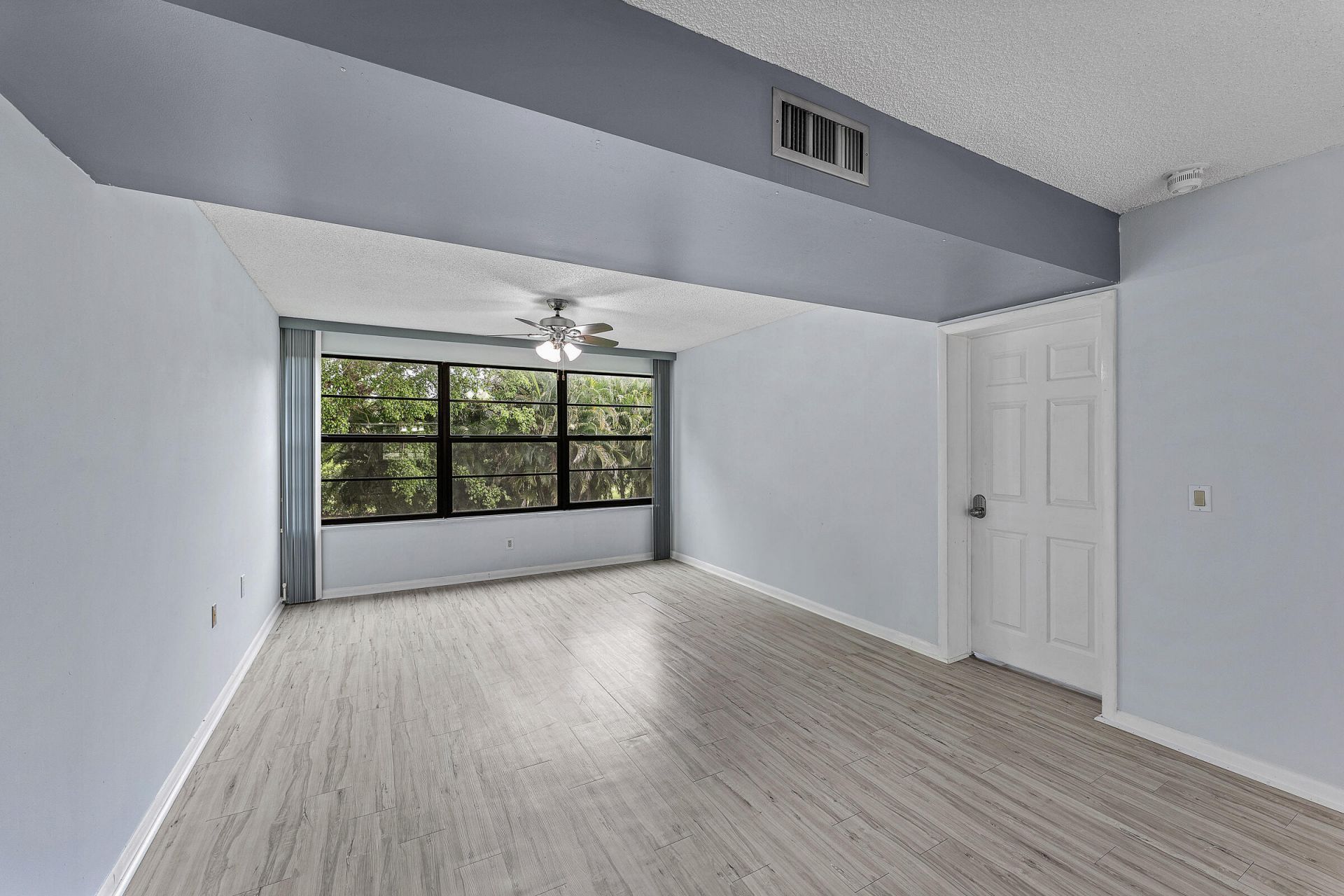 6097 Balboa Circle, Unit 202, Boca Raton, FL 33433 Photo