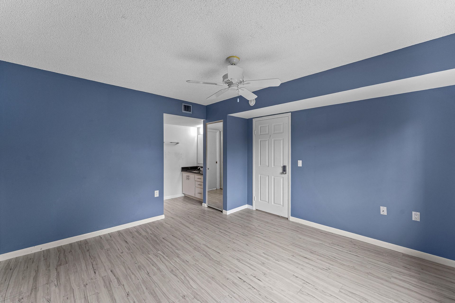 6097 Balboa Circle, Unit 202, Boca Raton, FL 33433 Photo
