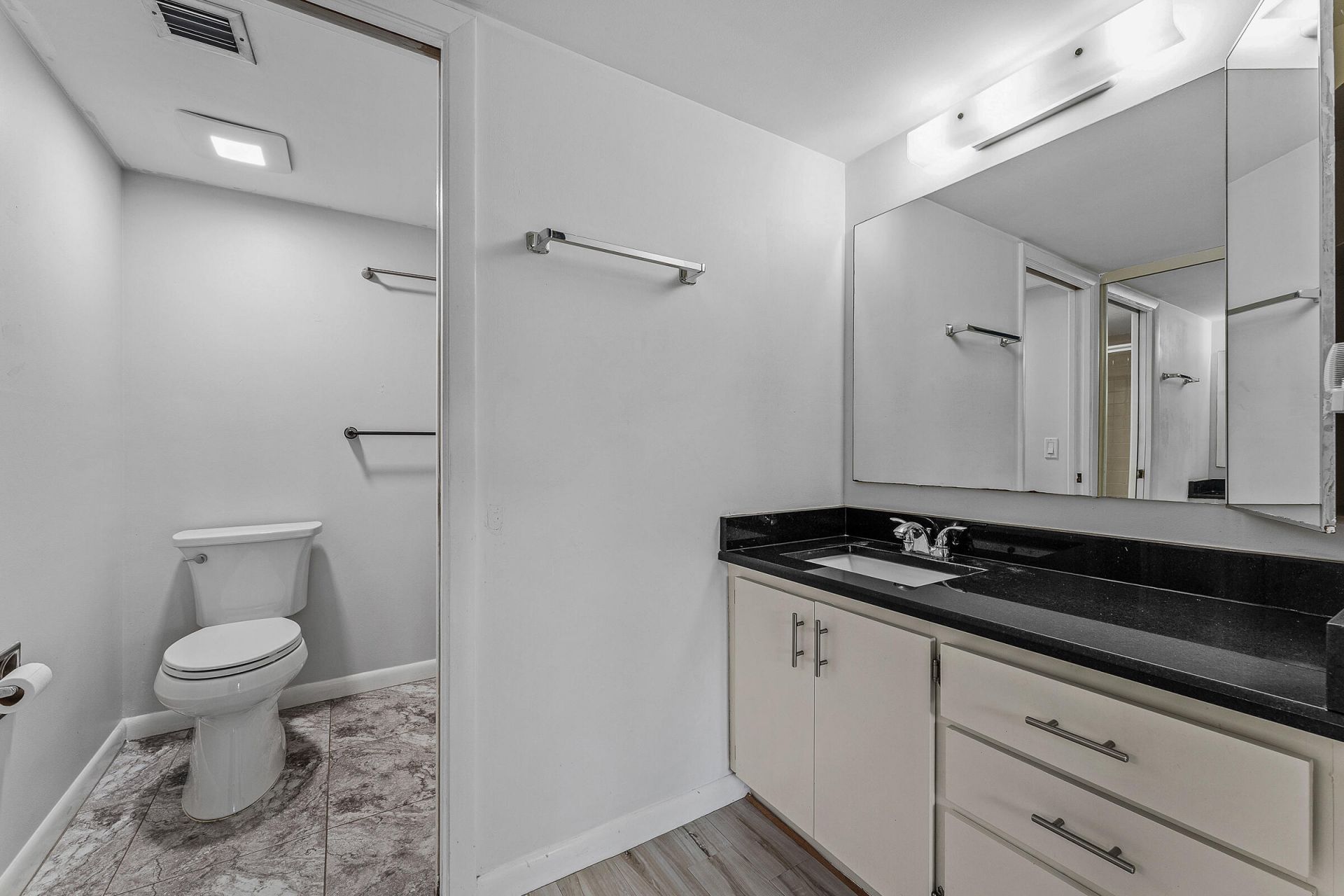 6097 Balboa Circle, Unit 202, Boca Raton, FL 33433 Photo
