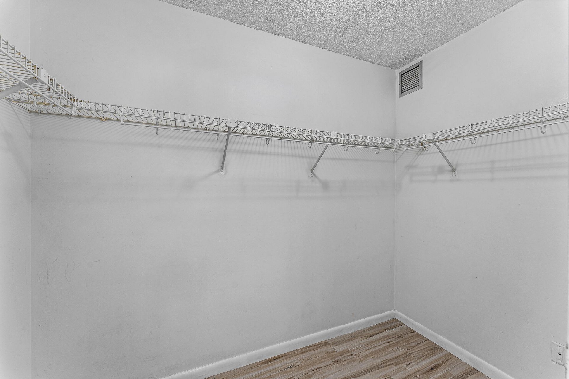 6097 Balboa Circle, Unit 202, Boca Raton, FL 33433 Photo