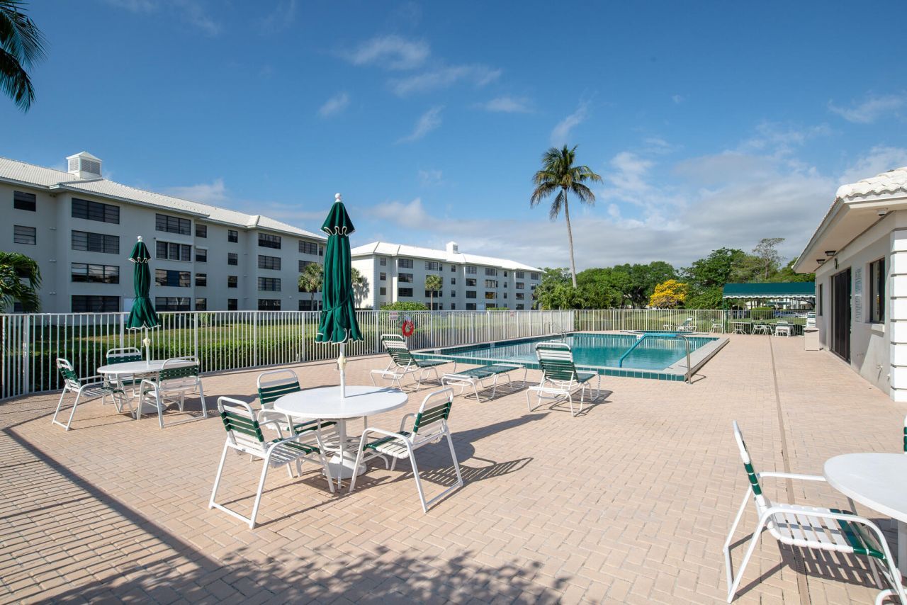6097 Balboa Circle, Unit 202, Boca Raton, FL 33433 Photo