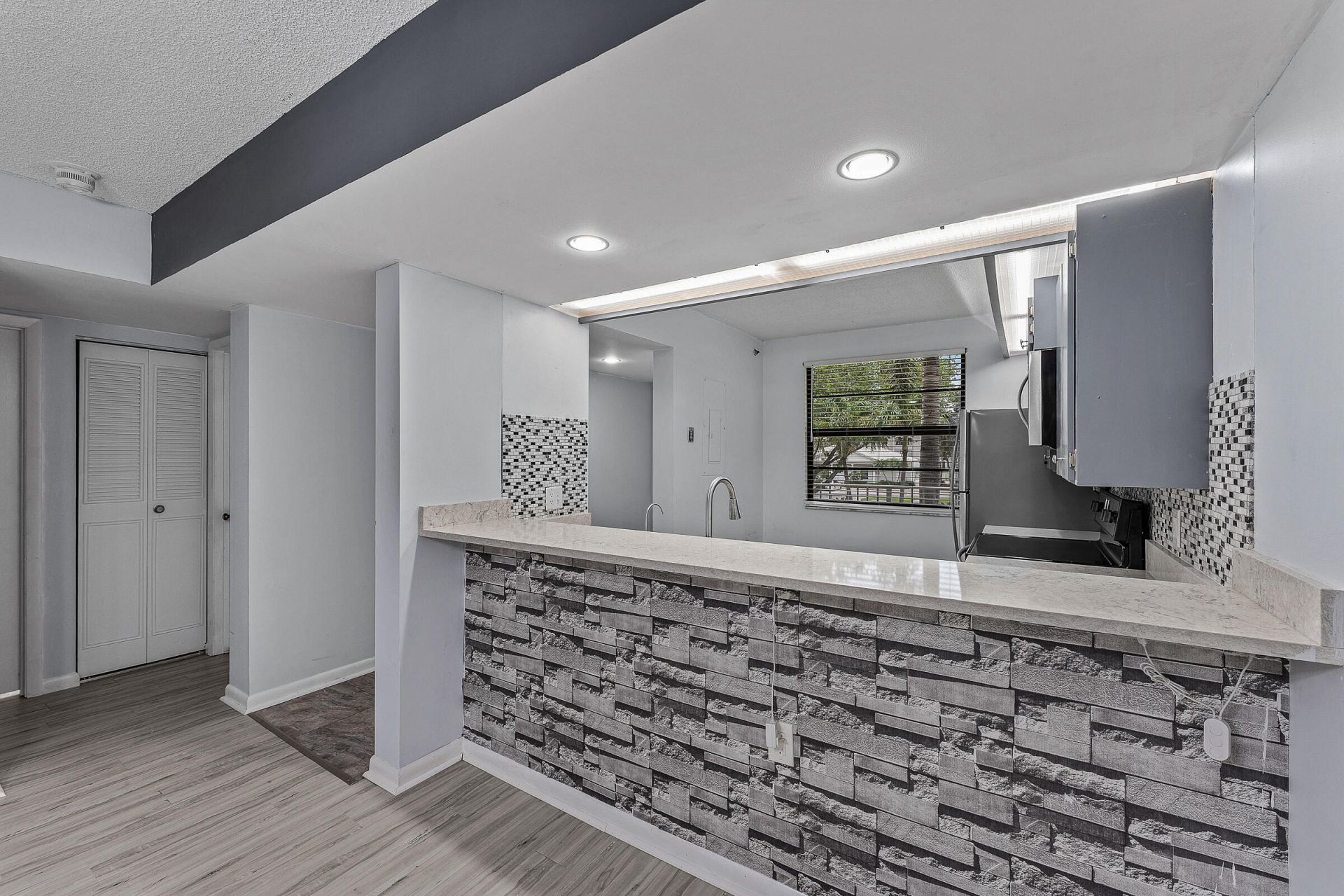 6097 Balboa Circle, Unit 202, Boca Raton, FL 33433 Photo