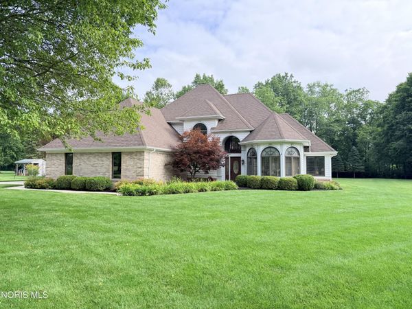 1207 Hidden Brook Drive, Hicksville, OH 43526