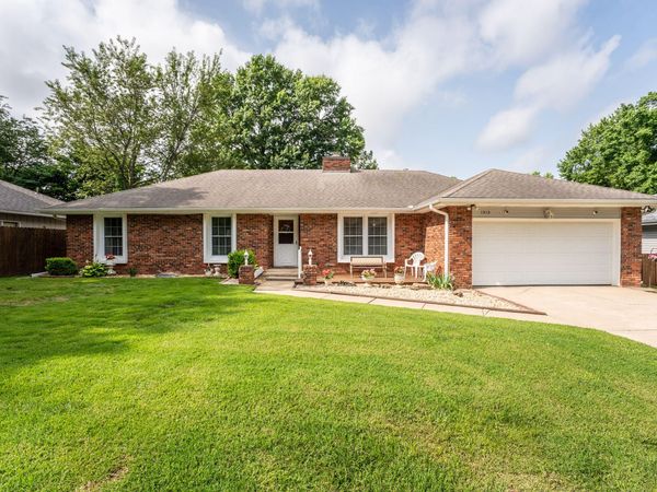 1512 E Walnut Lawn Street , Springfield, MO 65804