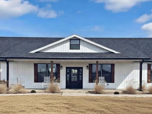 1883 S Farm Rd 107 , Springfield, MO 65802