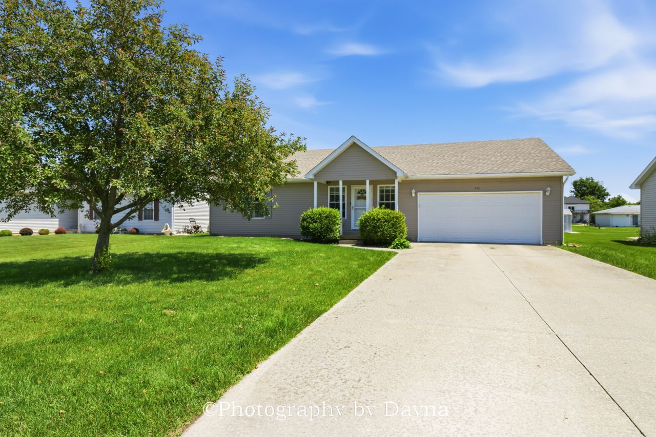 475 S Elm Avenue, Saint Anne, IL 60964 Main Photo