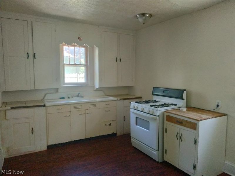 949 W Exchange Street, Akron, OH 44302 Photo 4