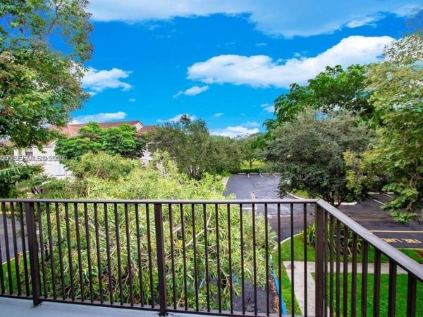 10105 W Sunrise Blvd , Unit 303, Plantation, FL 33322