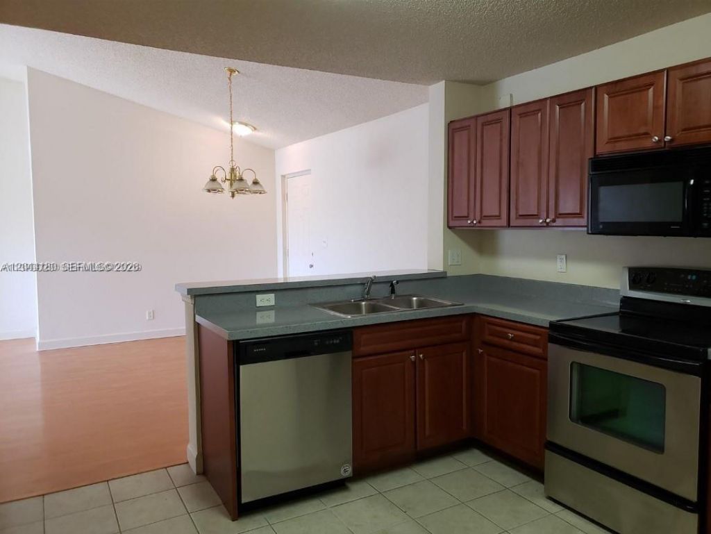 10105 W Sunrise Blvd , Unit 303, Plantation, FL 33322 Photo