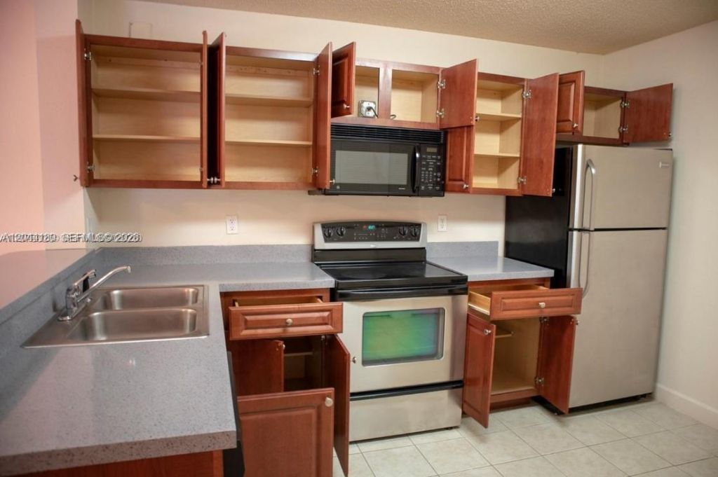 10105 W Sunrise Blvd , Unit 303, Plantation, FL 33322 Photo