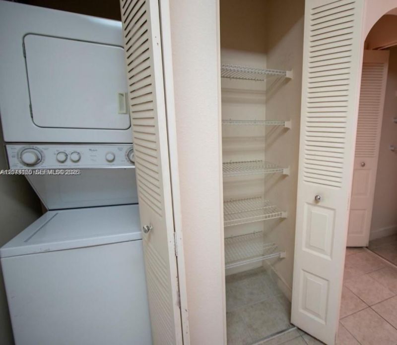 10105 W Sunrise Blvd , Unit 303, Plantation, FL 33322 Photo