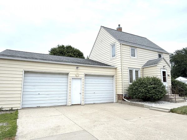 906 N 13th Street, Clear Lake, IA 50428
