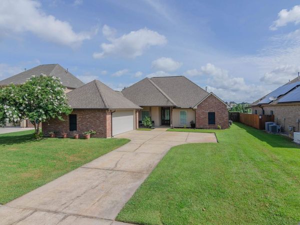 8669 Sandpiper, Denham Springs, LA 70706