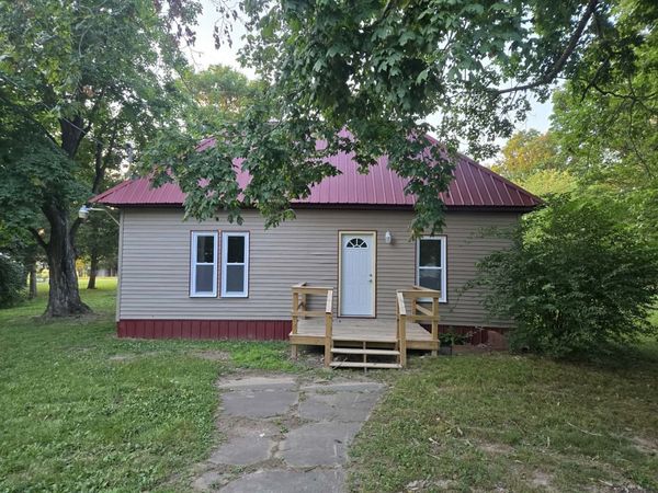 602 W CHERRY Street , Mcleansboro, IL 62859