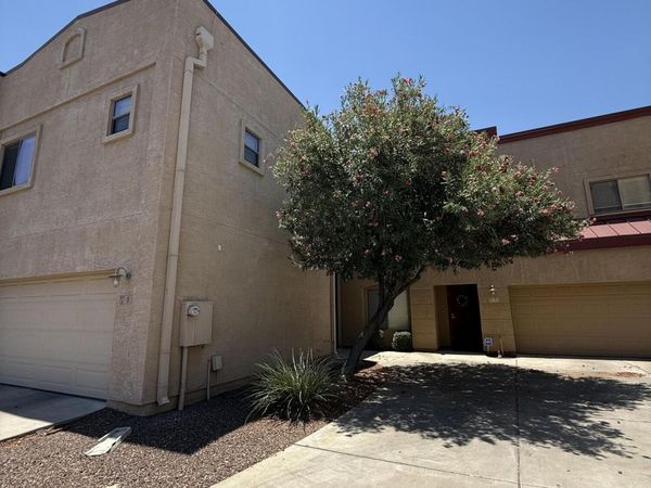 1015 S VAL VISTA Drive, Unit 8, Mesa, AZ 85204