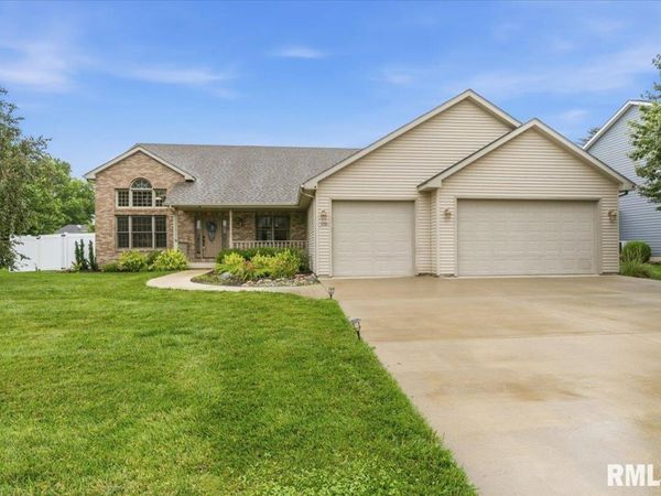 228 Manor Hill Drive, Chatham, IL 62629