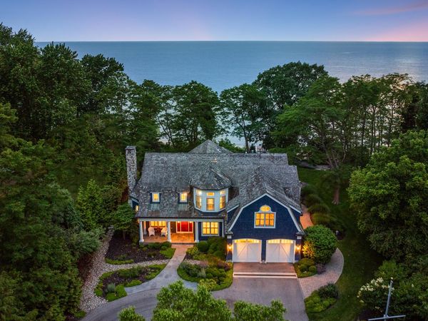 228 74th Street, South Haven, MI 49090