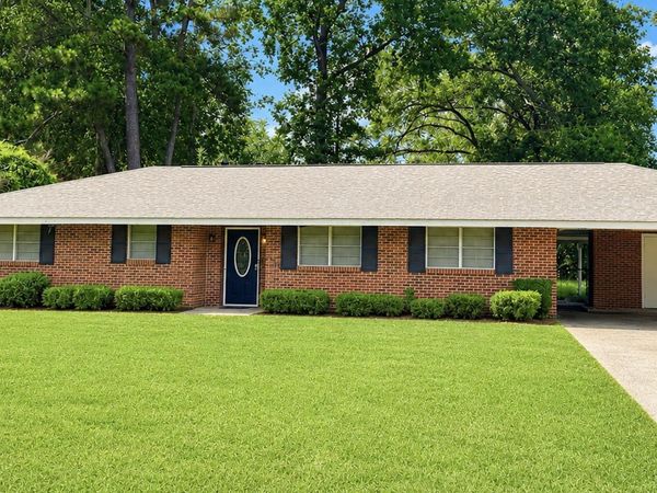 9935 Buena Vista Dr, Baton Rouge, LA 70815
