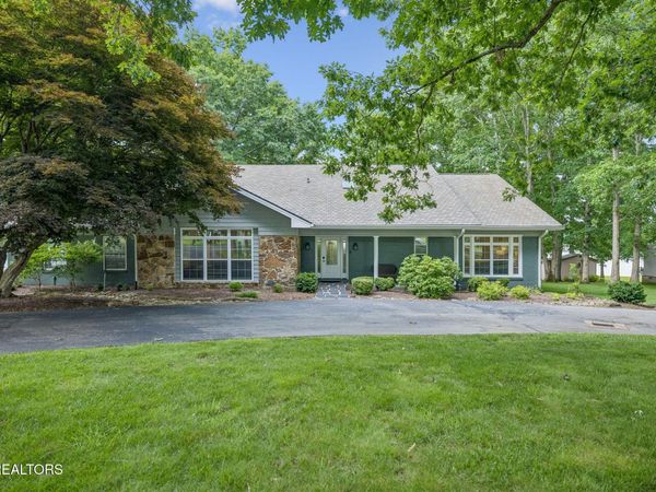 8721 Cherokee Tr, Crossville, TN 38572